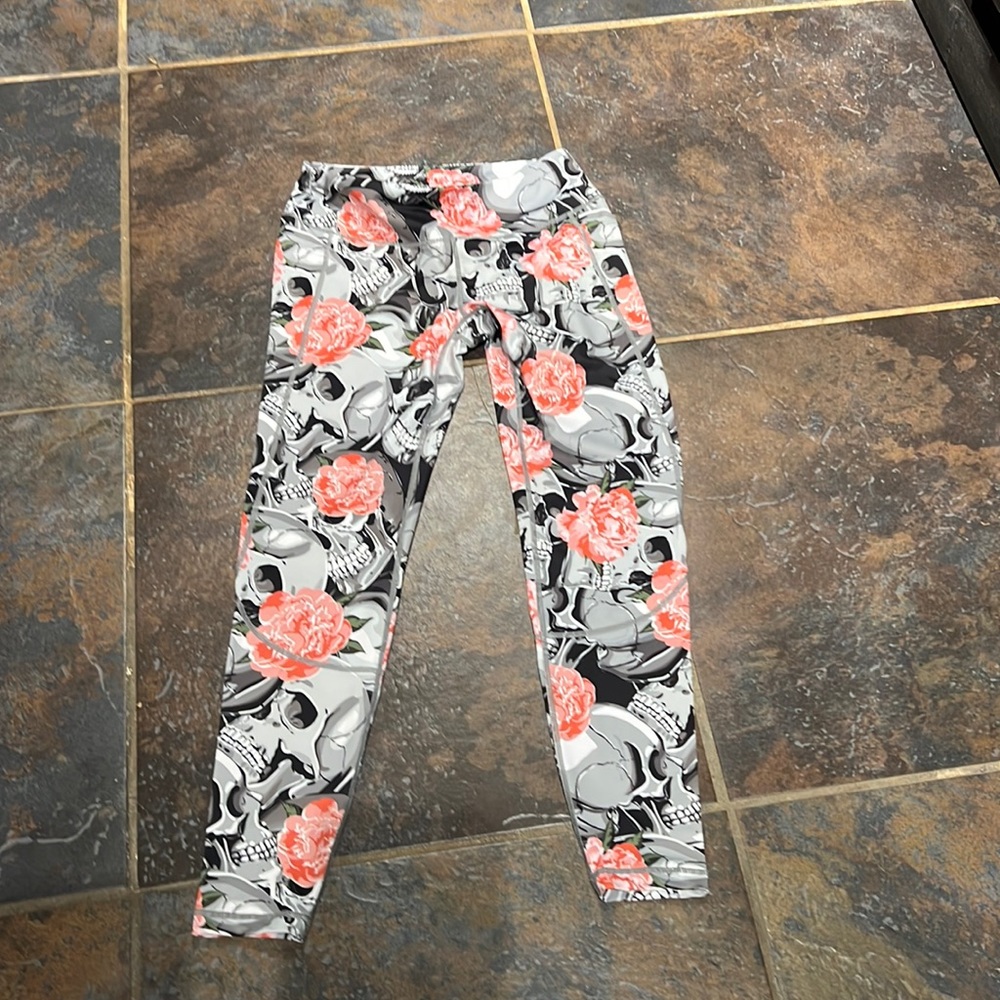 Feed me fight me skulls & roses leggings